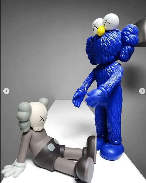 Kaws BFF x Holiday Taipei Fan Art Toy