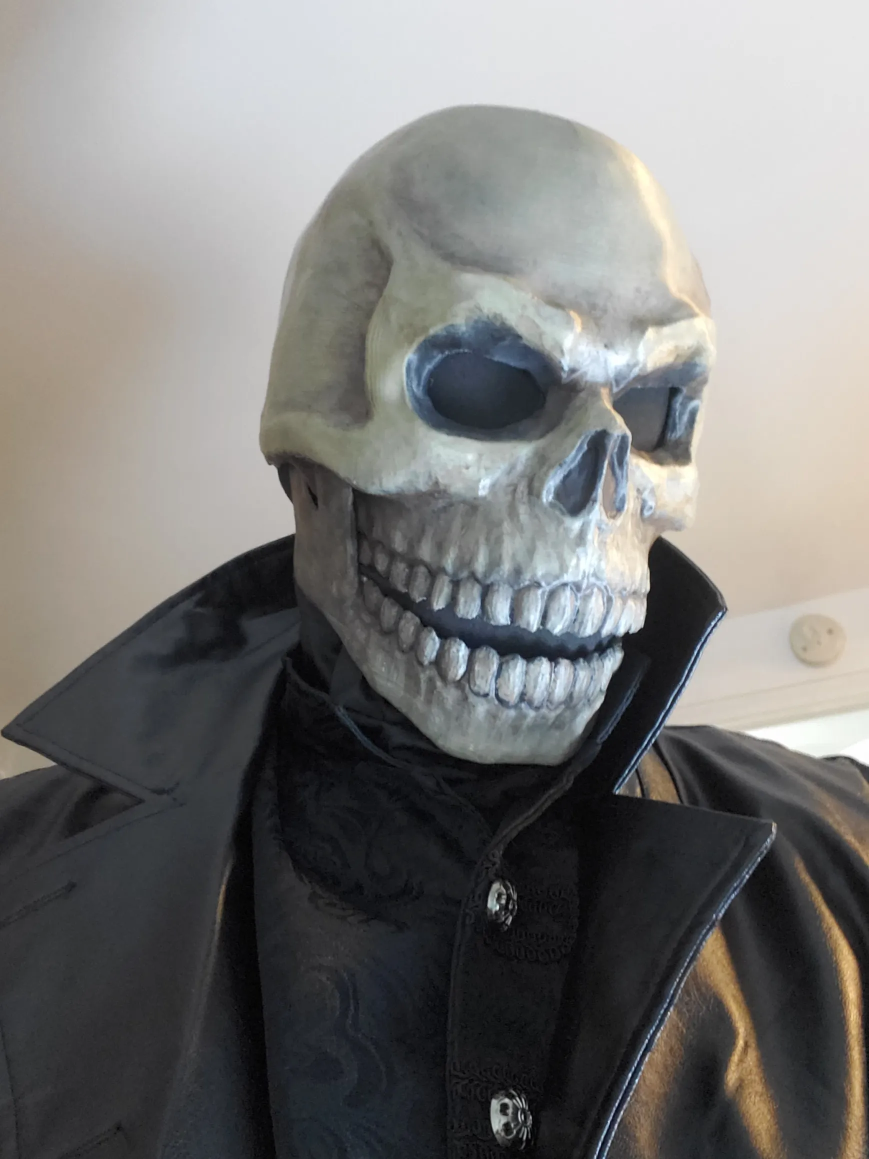 Skull Mask with Movable Jaw