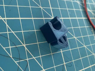 Toyota hood prop rod clip