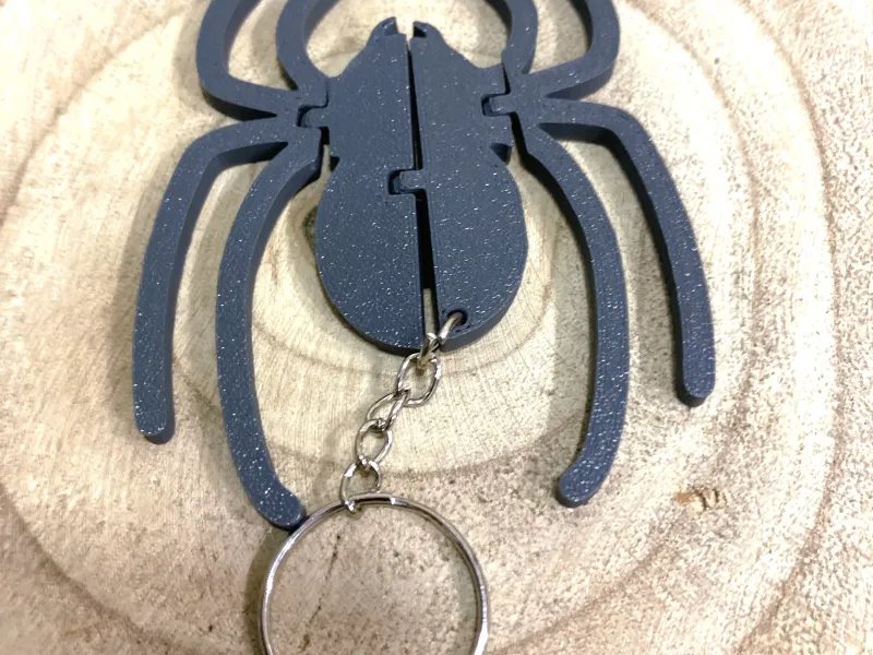 Articulated spider keychain / llavero araña articulada