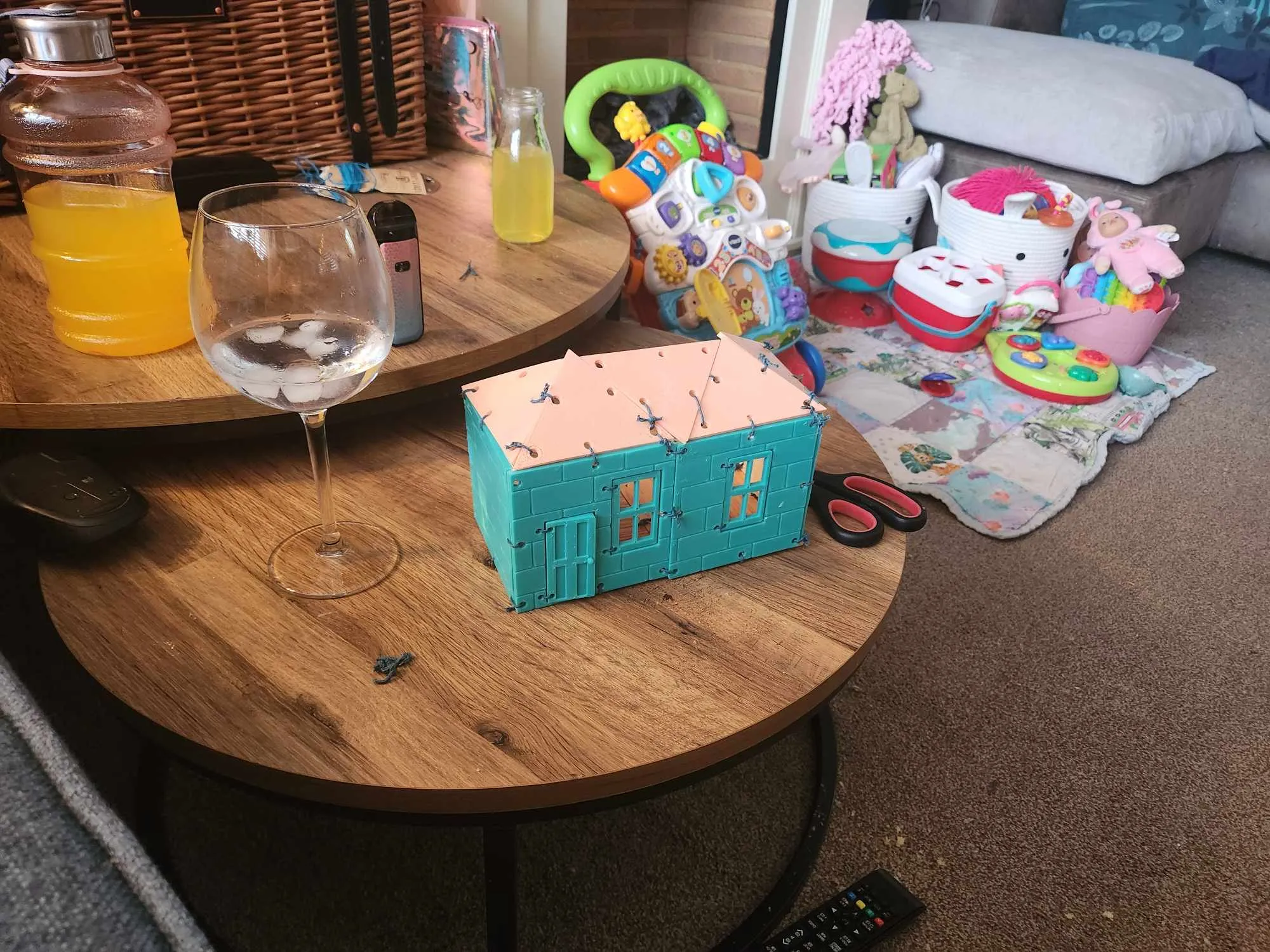 Spielzeug-Puppenhaus - DIY - Einfacher Bau