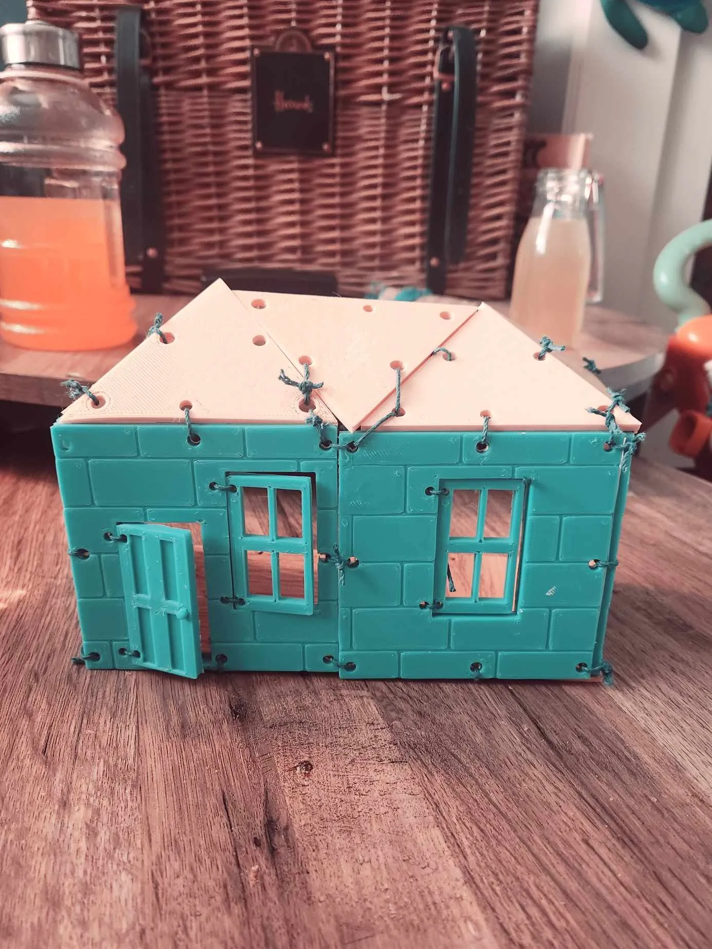 Spielzeug-Puppenhaus - DIY - Einfacher Bau