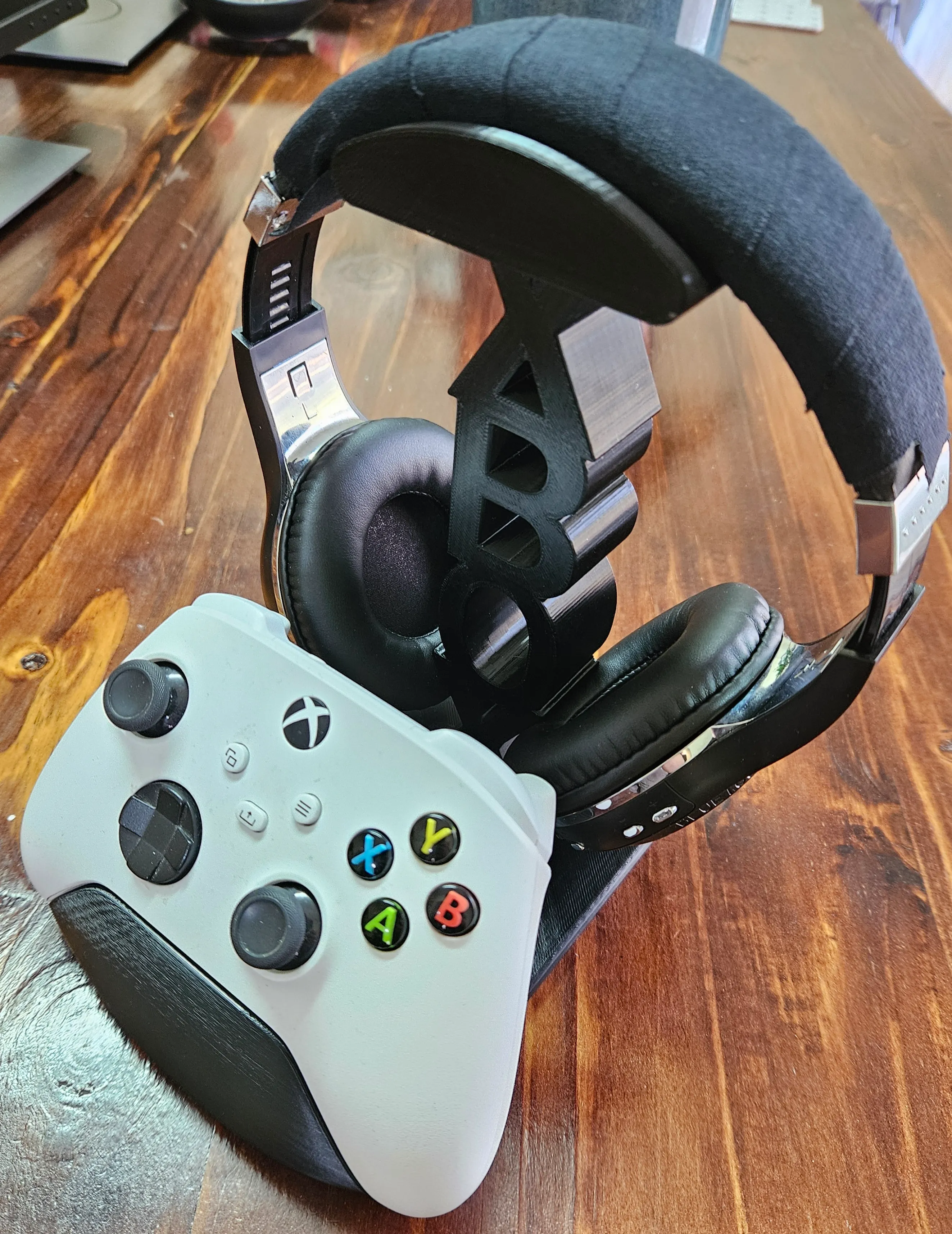 Xbox Controller and Headset Stand by PV3D