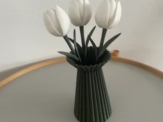 triangular pattern vase