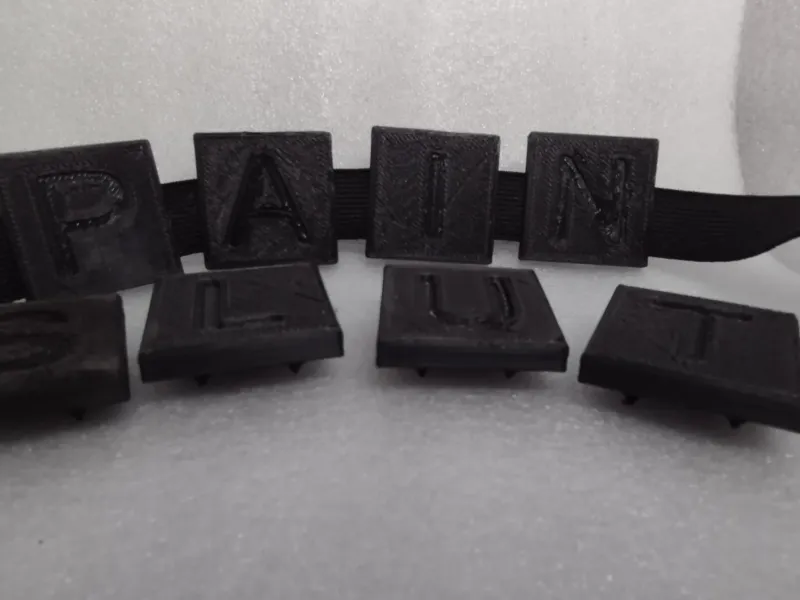 Cinto modular de pontas com letras e números