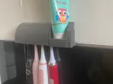 Toothbrush holder-2