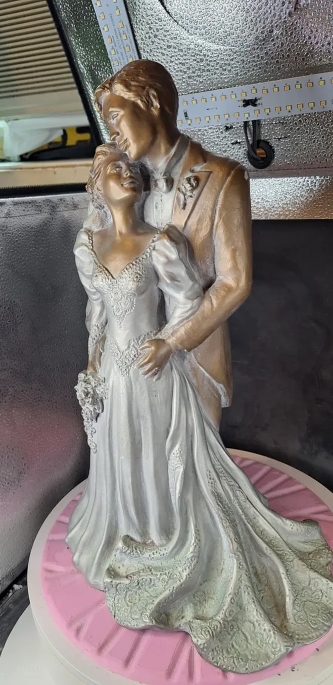 wedding couple statue decoration