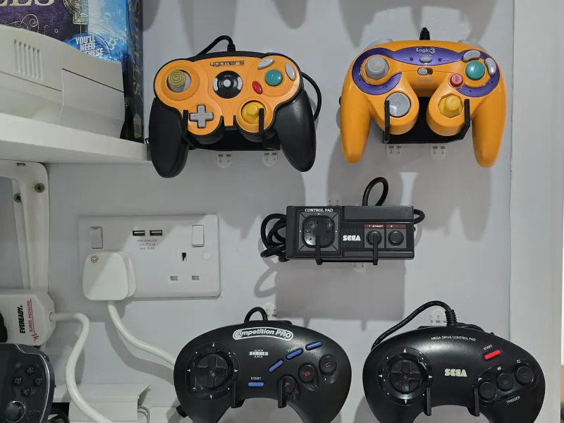 Suporturi de perete pentru controler de jocuri