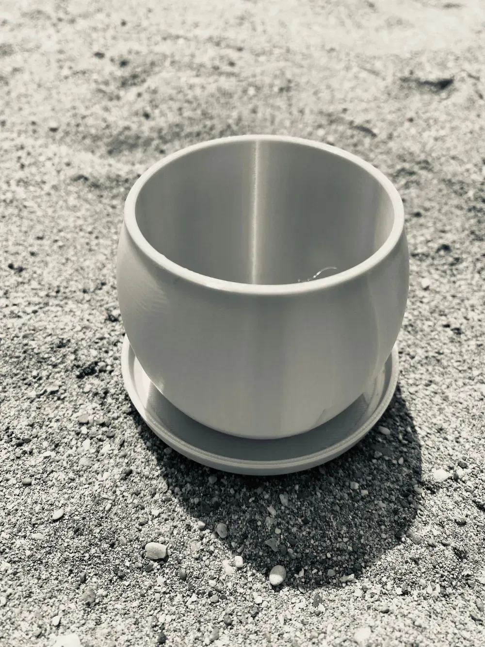 Round Self-Watering Planter – Convenient Care for Your Plant