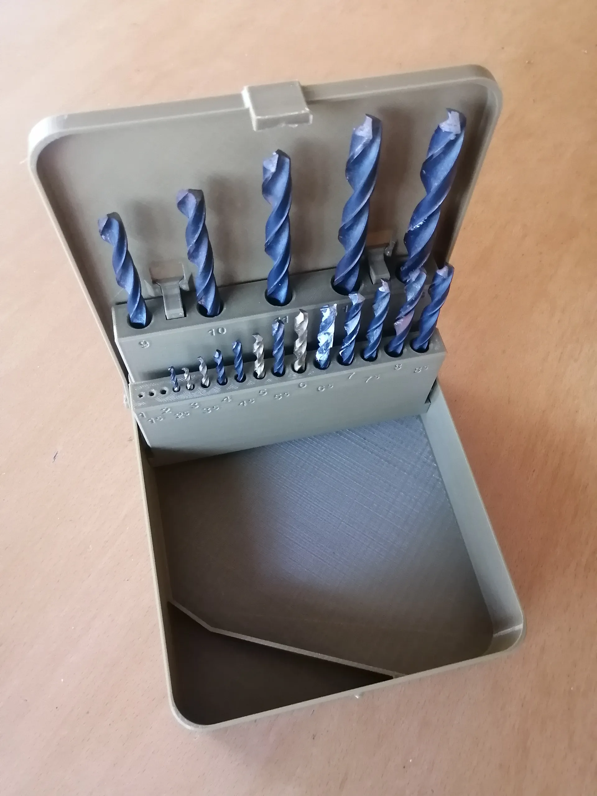 21-Bit Drill Bit Case (1–13mm) with Automatic lift