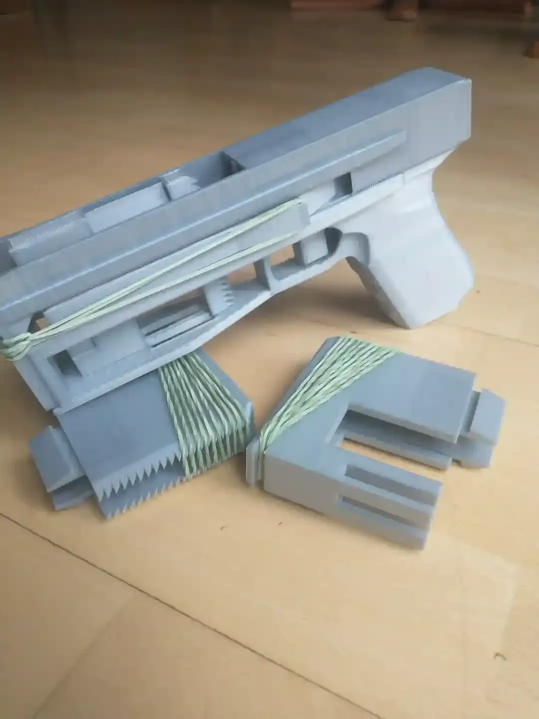 V2 Rubber band gun with mag