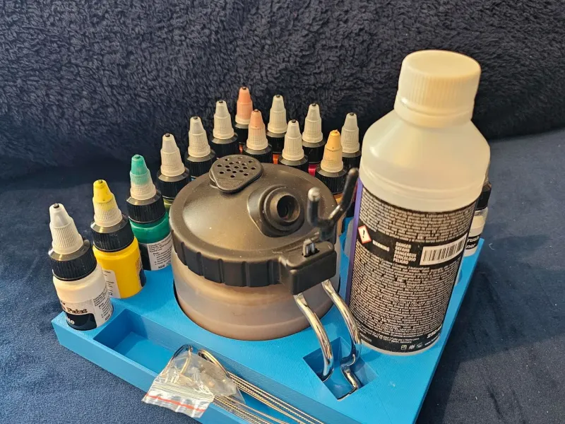 airbrush paint and cleaner tidy