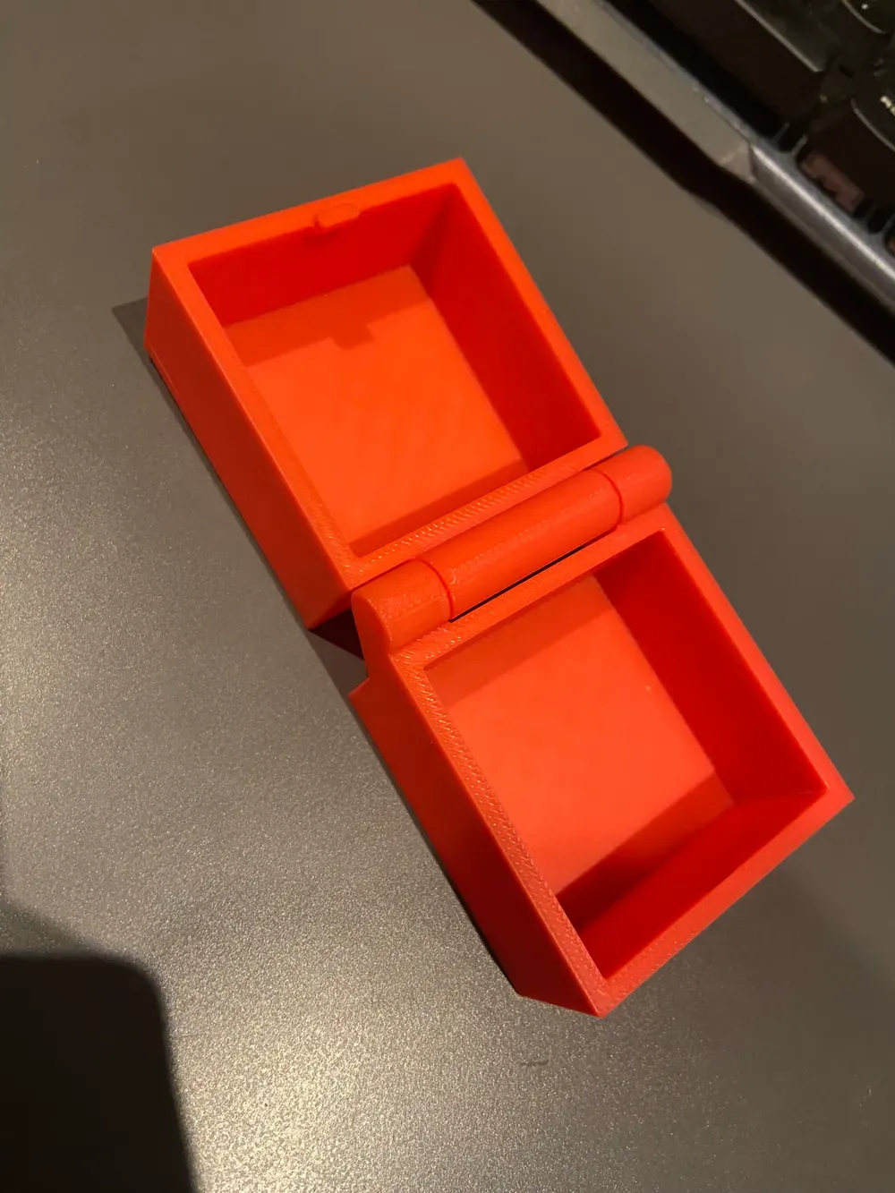 50X50X50mm Box with hinge and lock clip