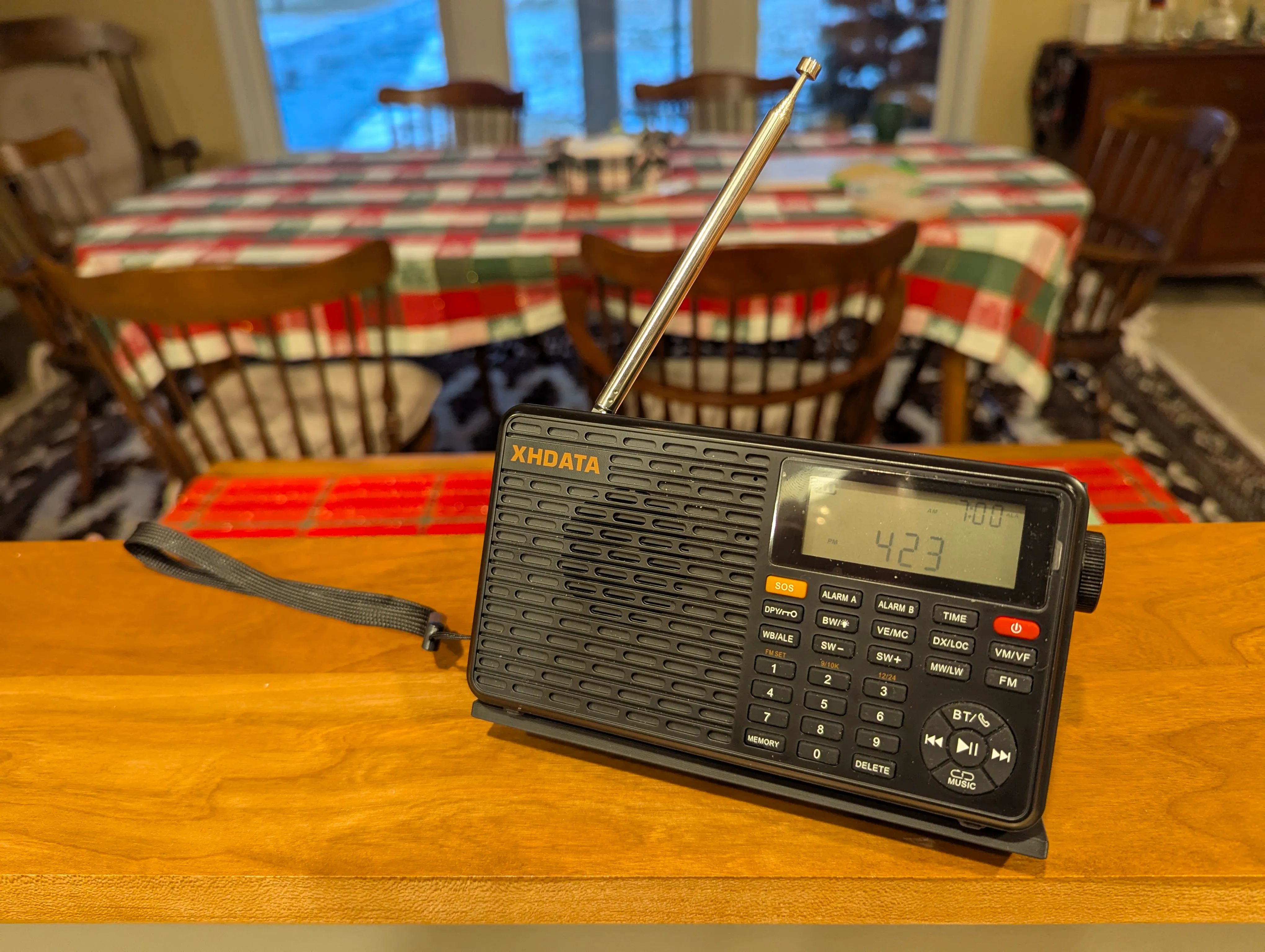 D109WB XHDATA Portable Radio Stand