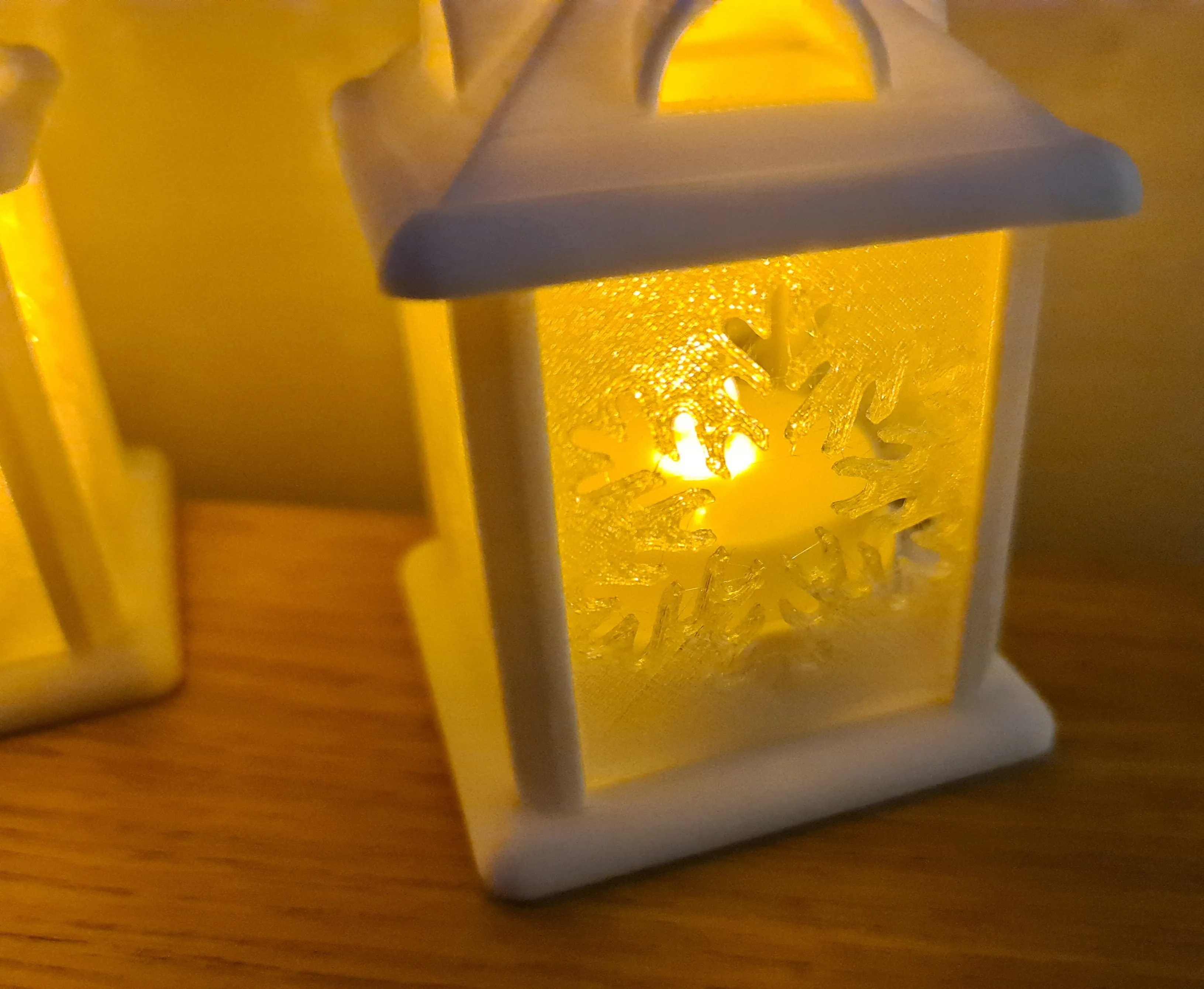 Cute Christmas Frosty Snow Lantern Shelf and Tree Decoration