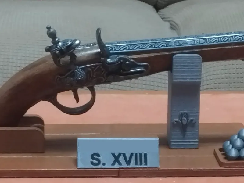 ПОДСТАВКА ДЛЯ ФРАНЦУЗСКОГО ПИСТОЛЕТА XVIII ВЕКА