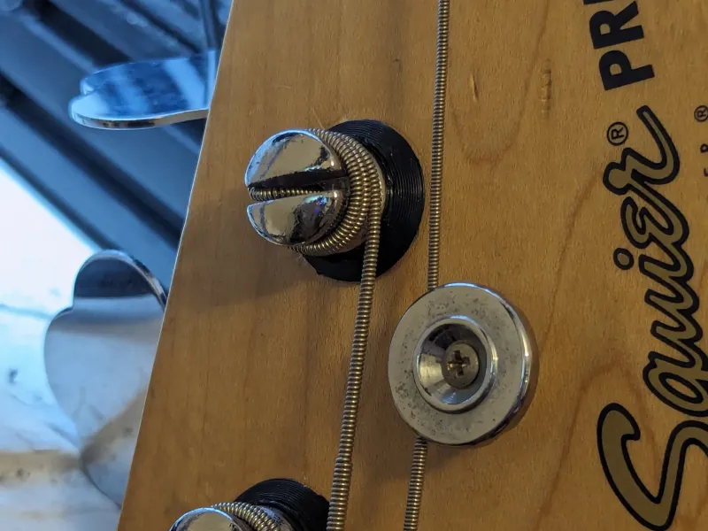squier bass tuning peg holder