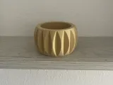 Round Planter for Succulents and Small Plants-1