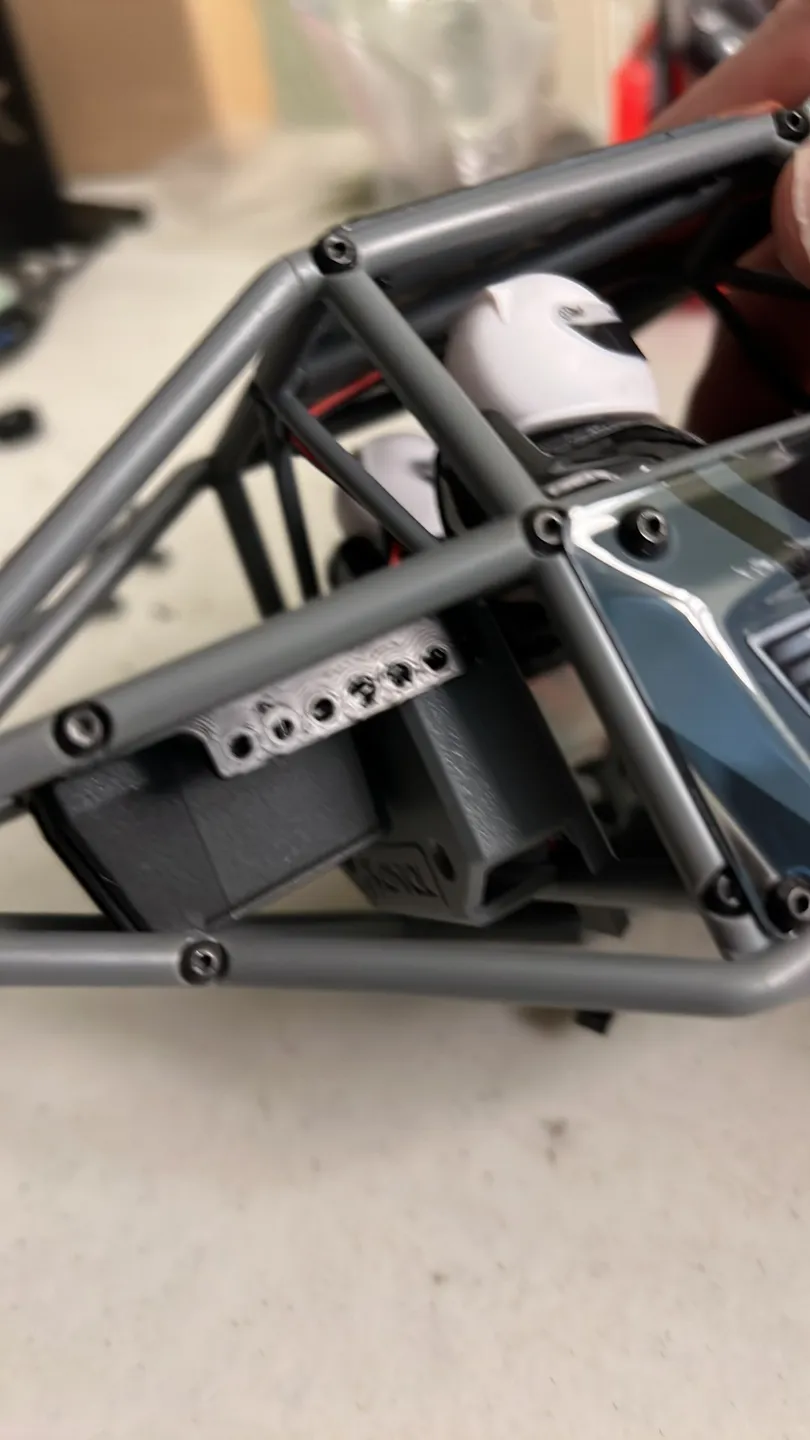 AXIAL UTB18 STOCK CAGE REAR SHOCK MOUNT
