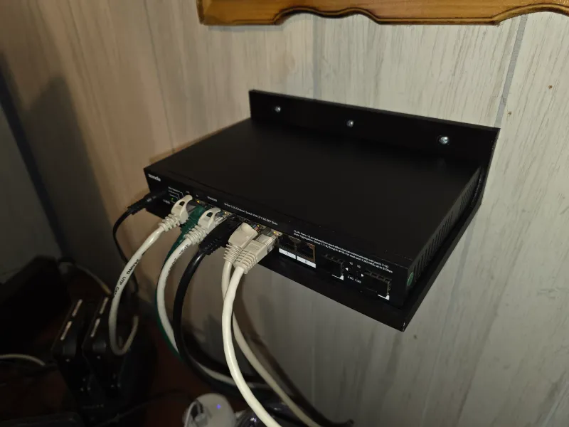 Tenda switch shelf