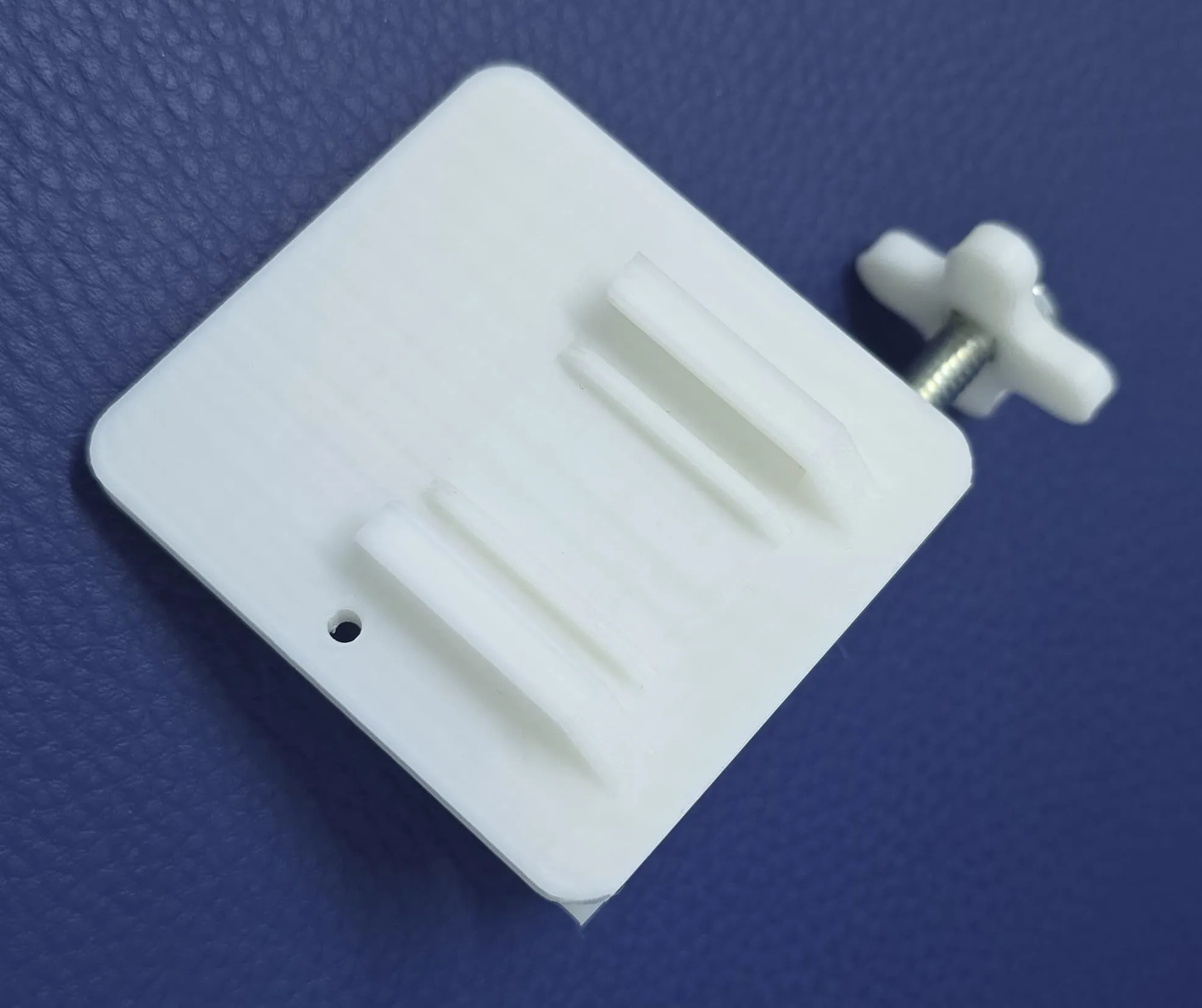 Pressure transducer holder for Edwards TruWave