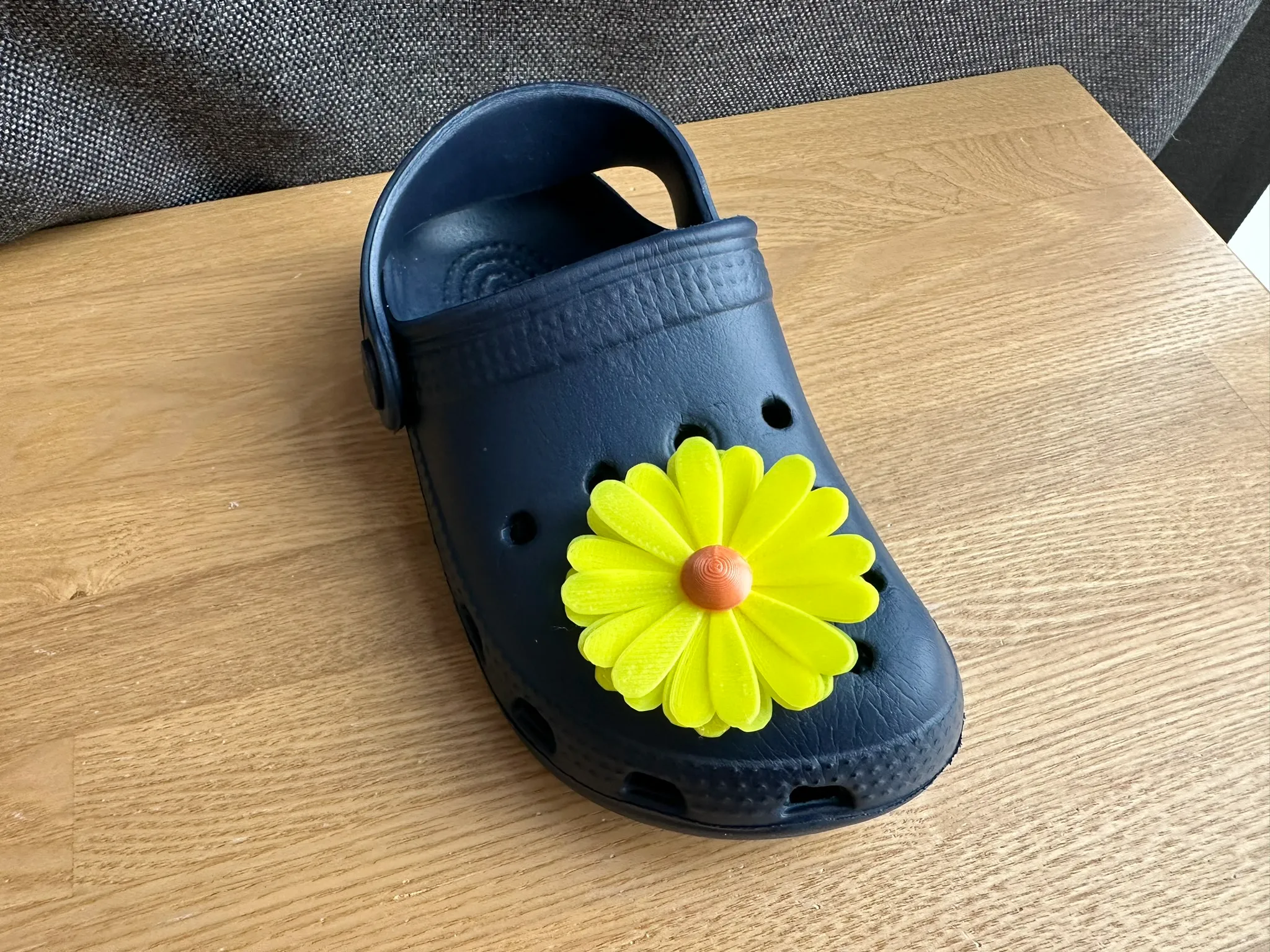 Flower shoe charm