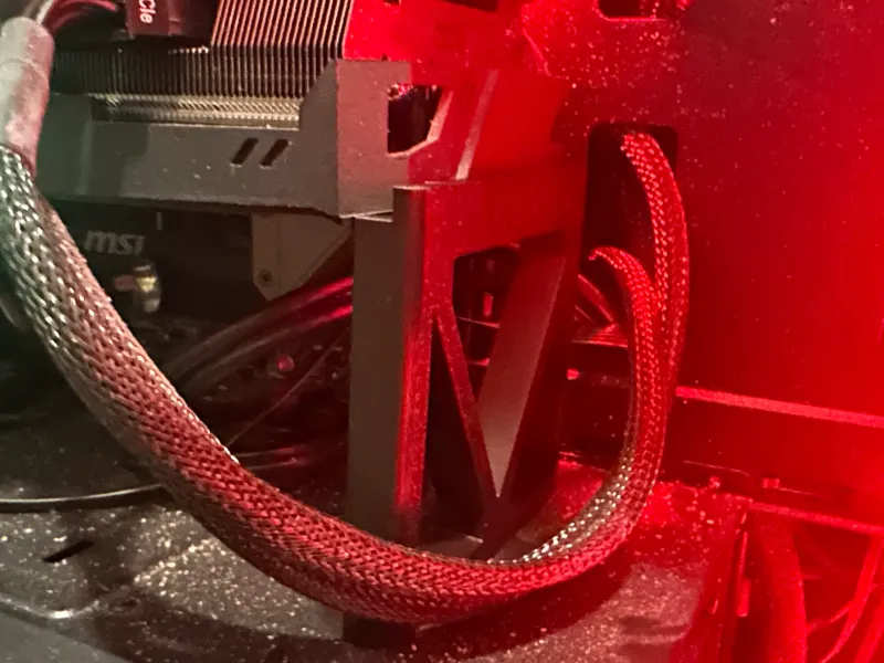 Support de maintien pour GPU en treillis