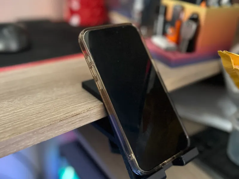 Desktop smartphone holder