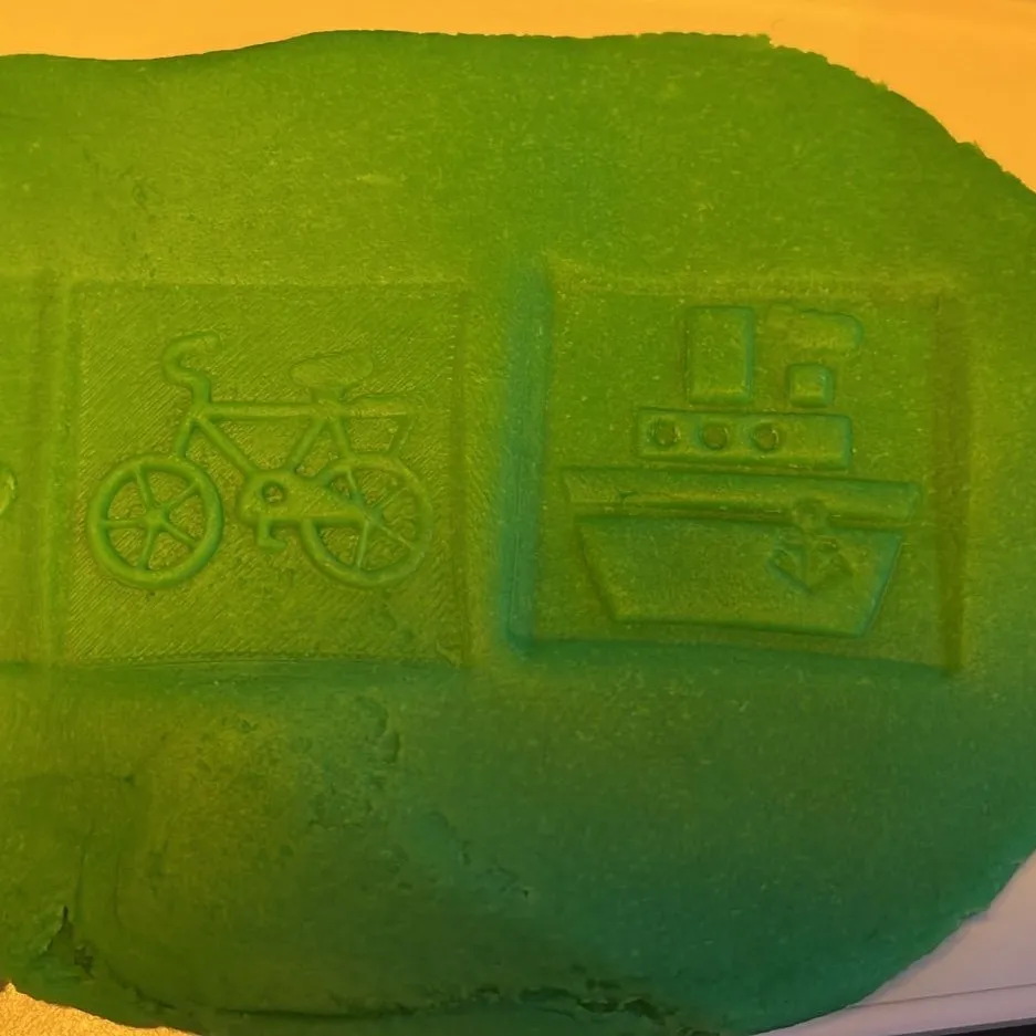 EDUCATIONAL CUBE OF TRANSPORT FOR SENSORY PLAY / PLAYDOUGH