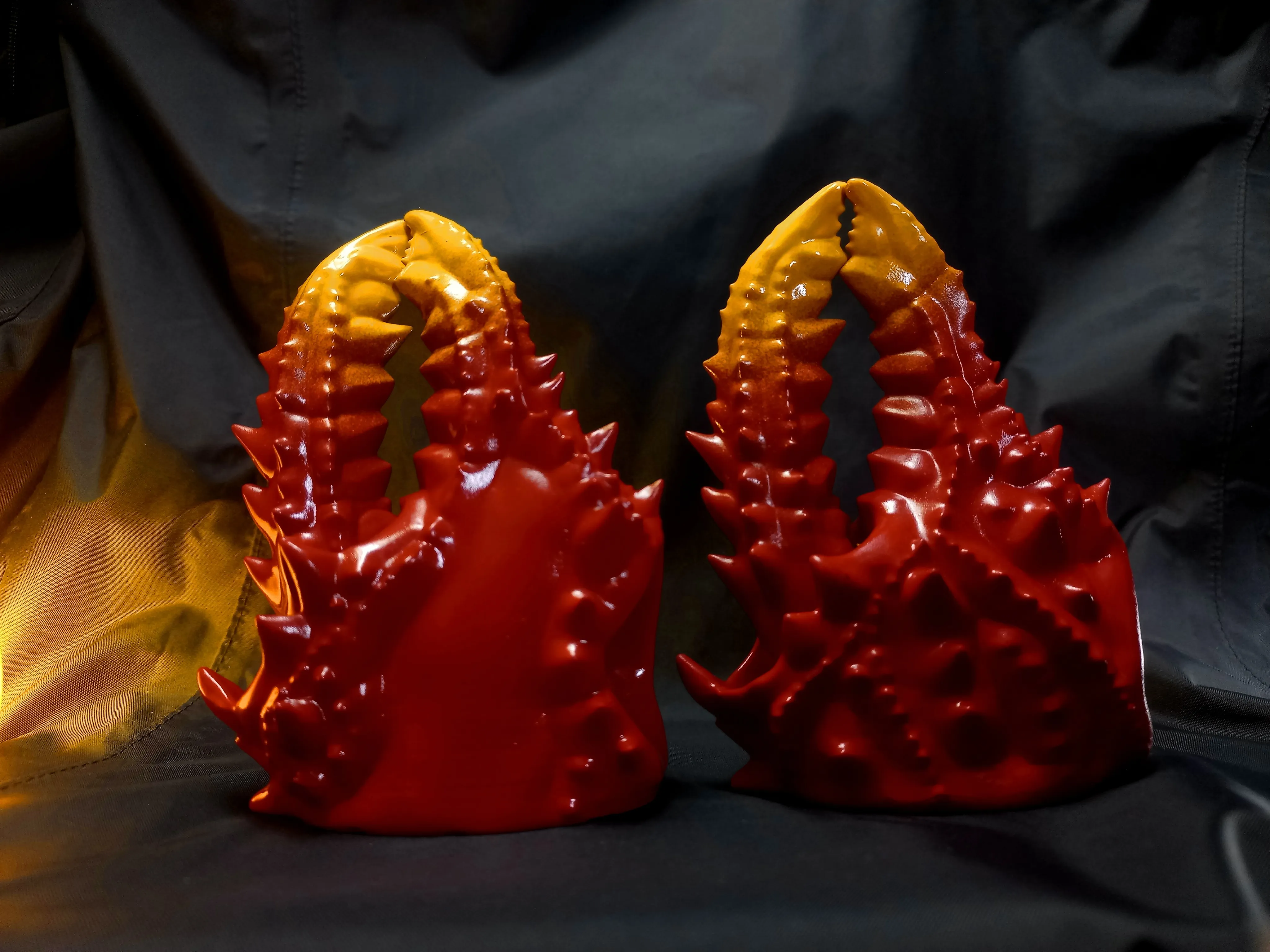 Spiky Crab Claws- finger toy