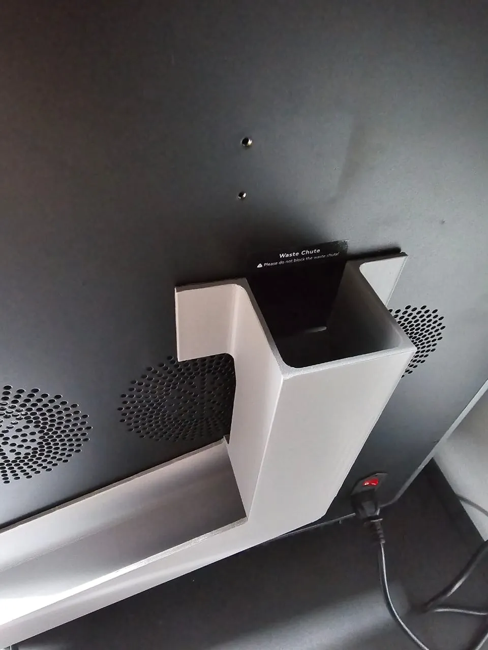 K2 PLUS POOP SHOOT...doesn't block the vent fans.