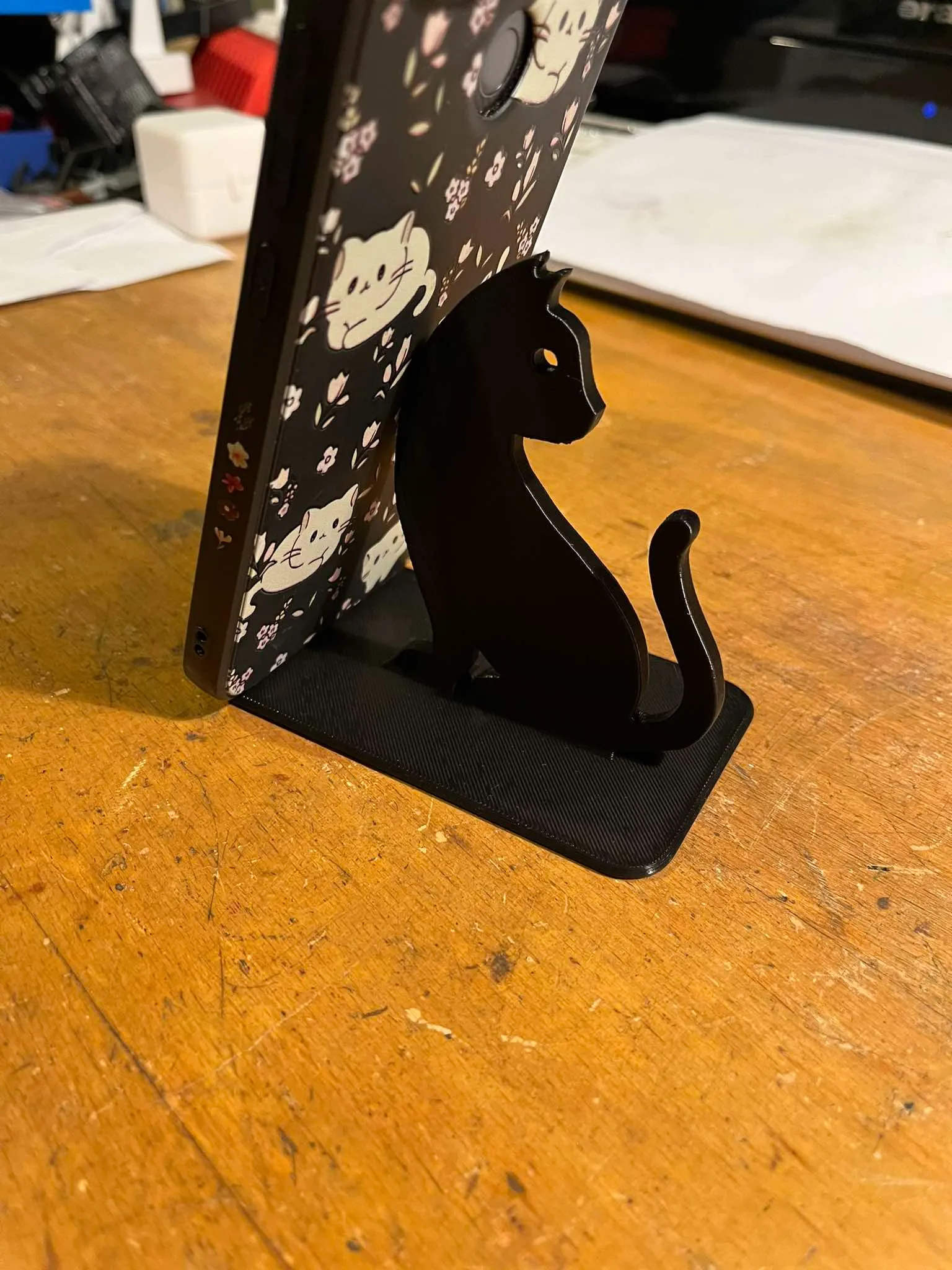Phone, Mobile phone stand with cat motif