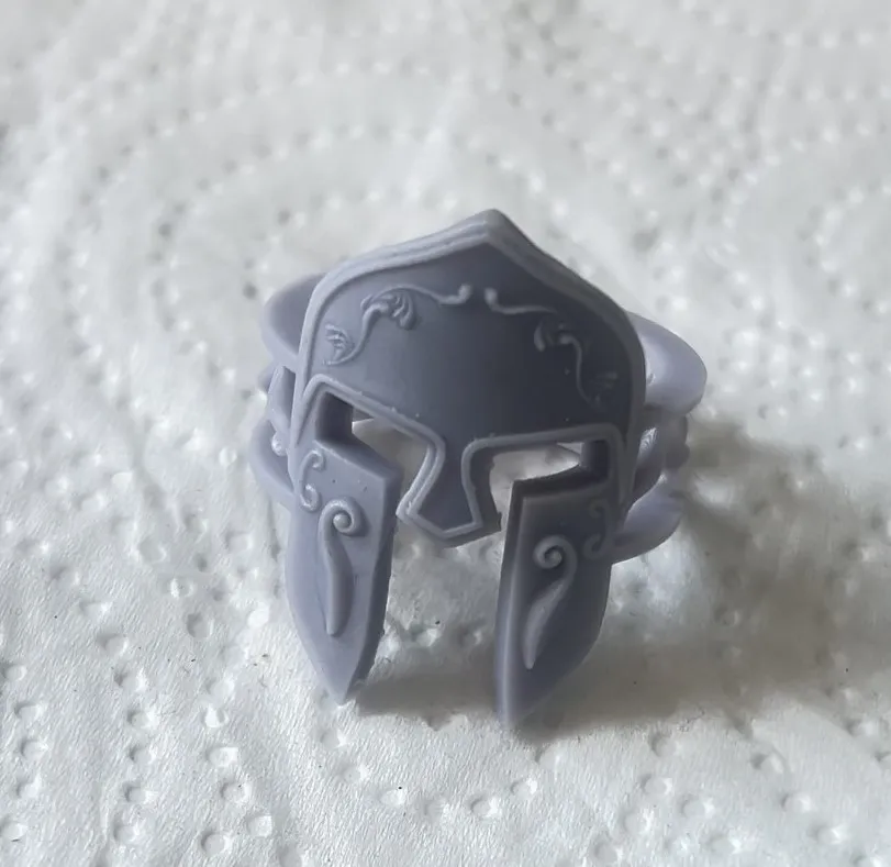 anello con elmo di guerriero spartano