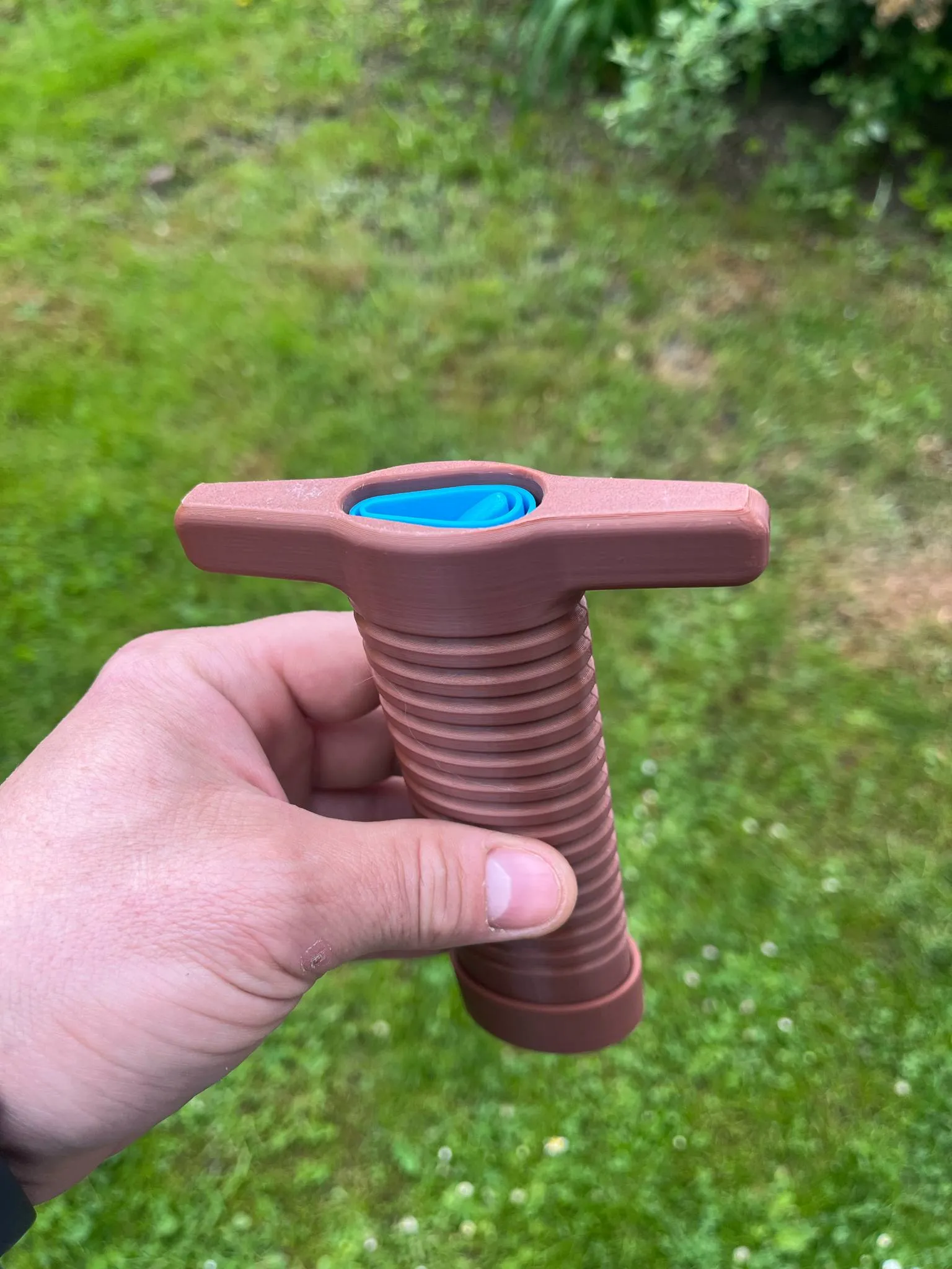 Collapsible, retractable dagger