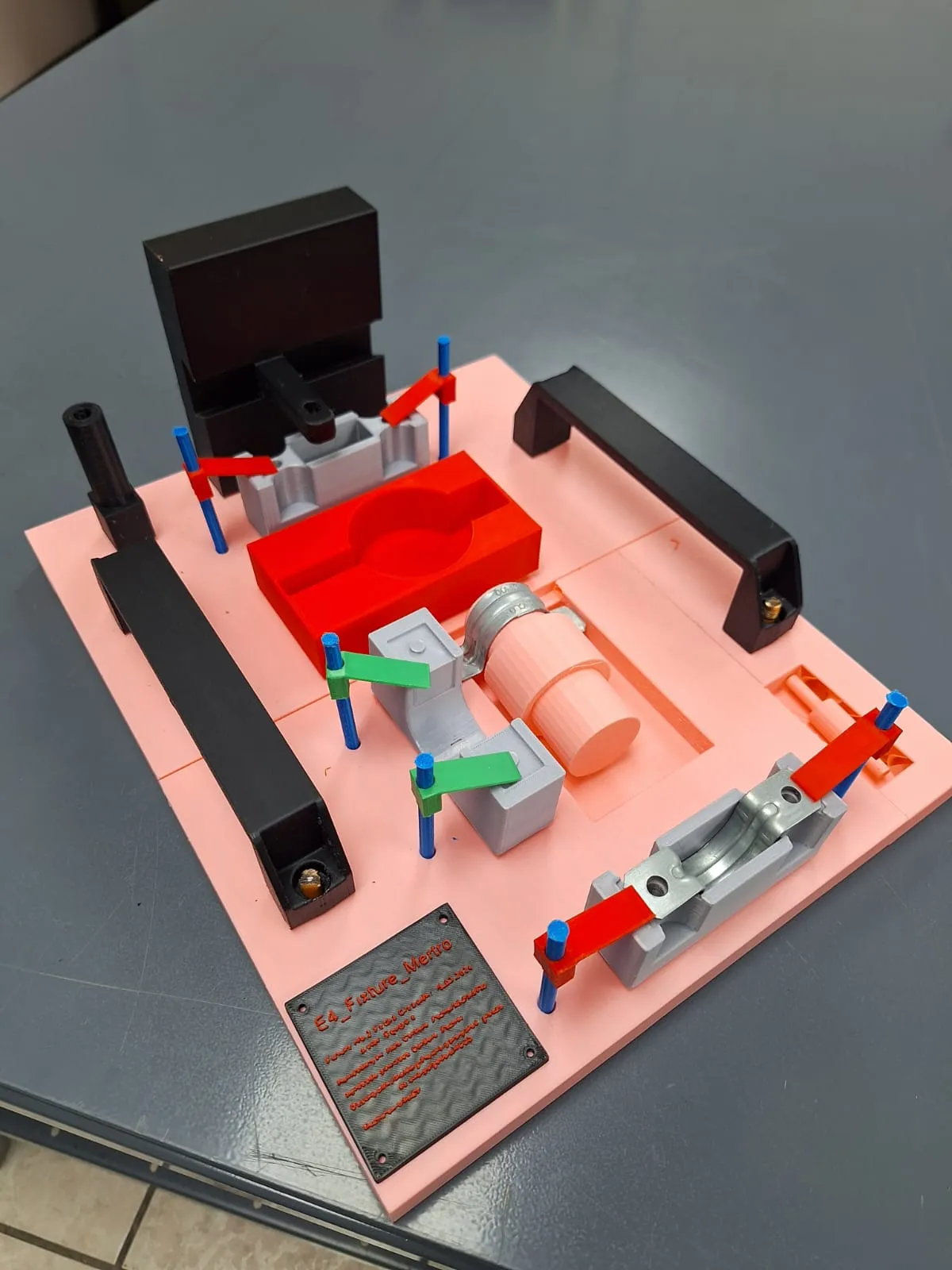 Omega pipe clamp checking fixture