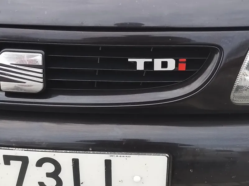 SEAT IBIZA 6K - LETRAS GT TDI - GRELHA FRONTAL E MALA