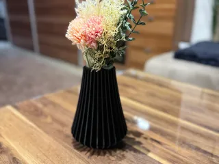DESIGNER VASE "PUDRAS"