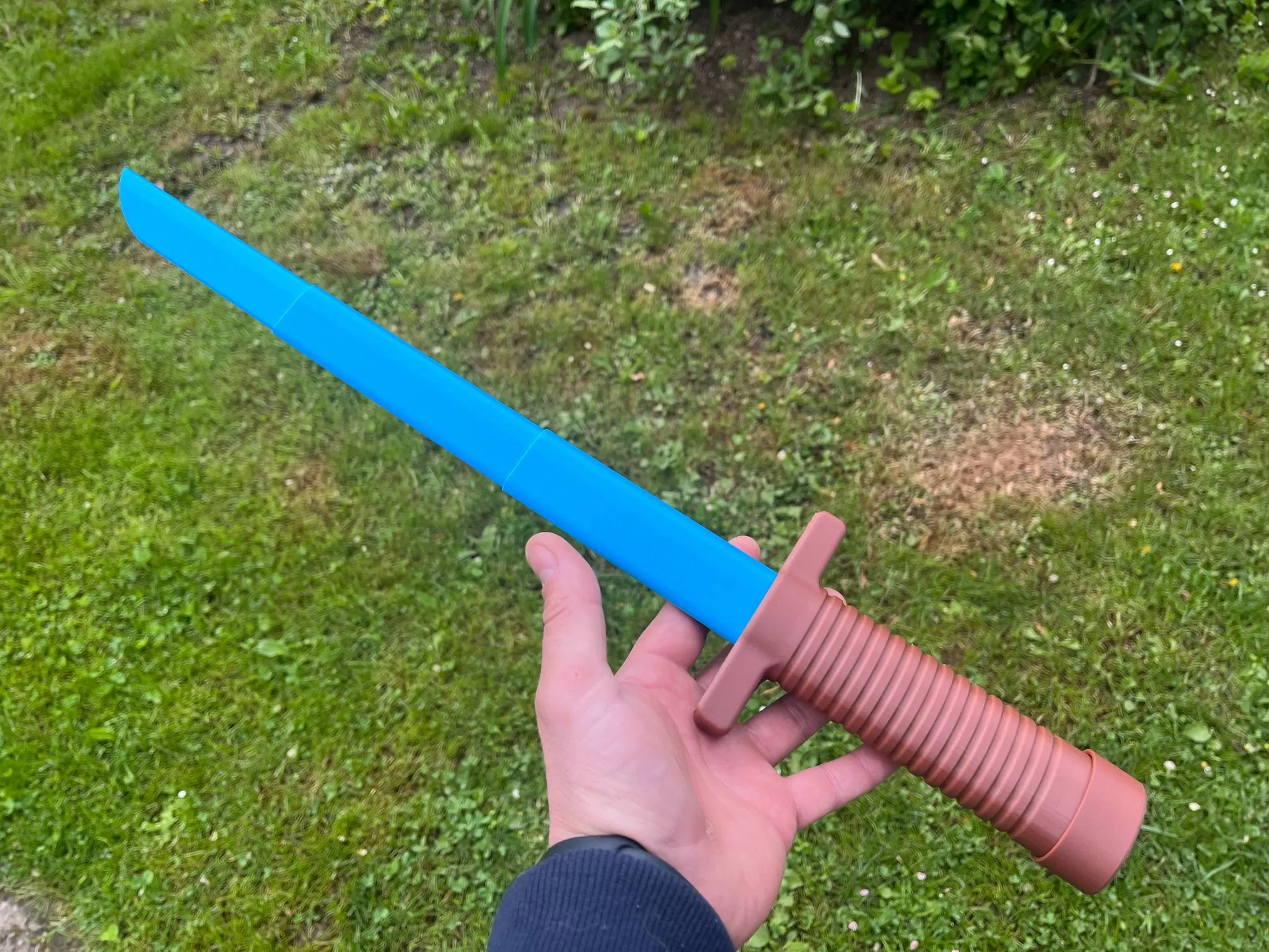 Collapsible, retractable dagger