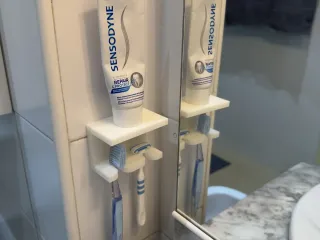 TOOTH BRUSH HOLDER WITH SHELF