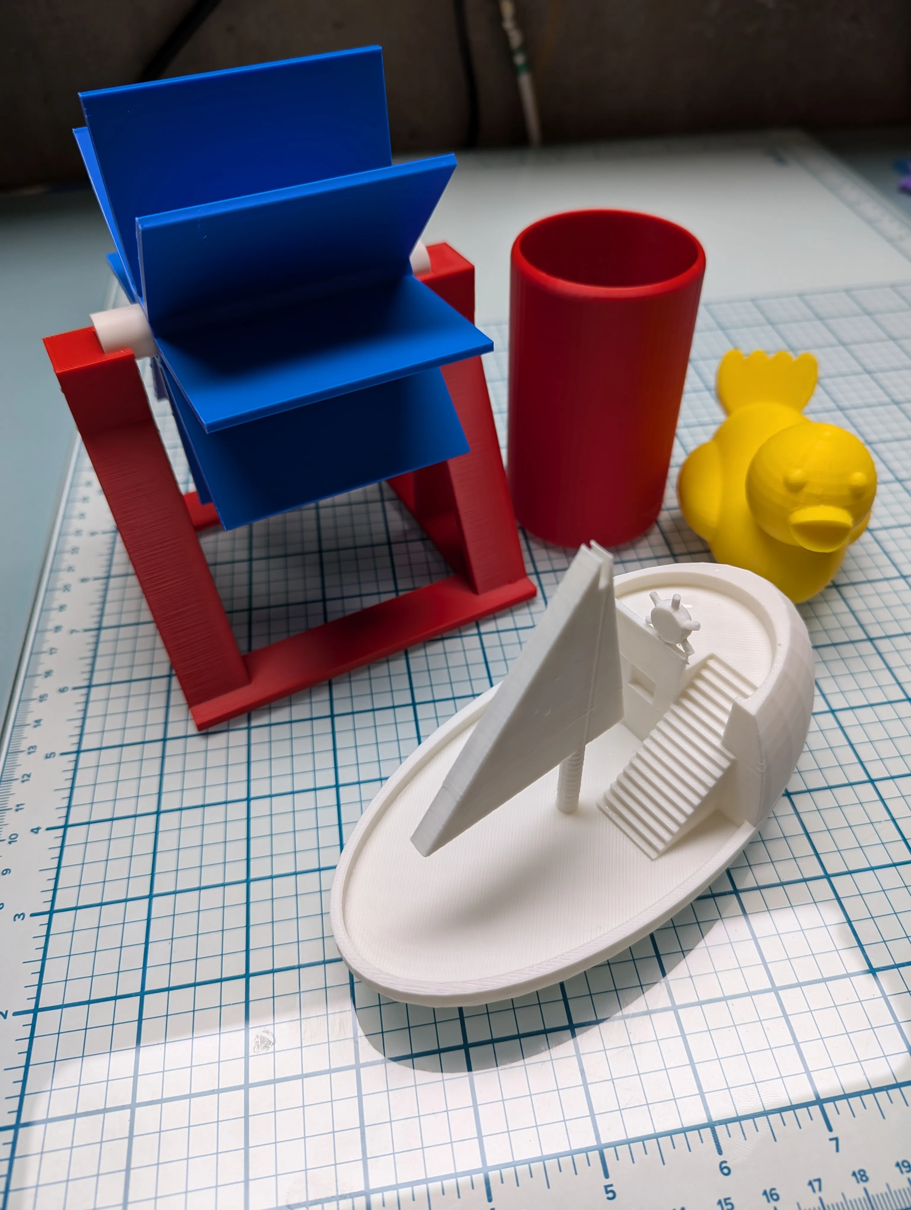 Set di giocattoli da bagno classici - Barca a vela, anatra, centrifuga e tazza