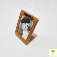 FALCONSSON WANTED DESKTOP PHOTOFRAME-0