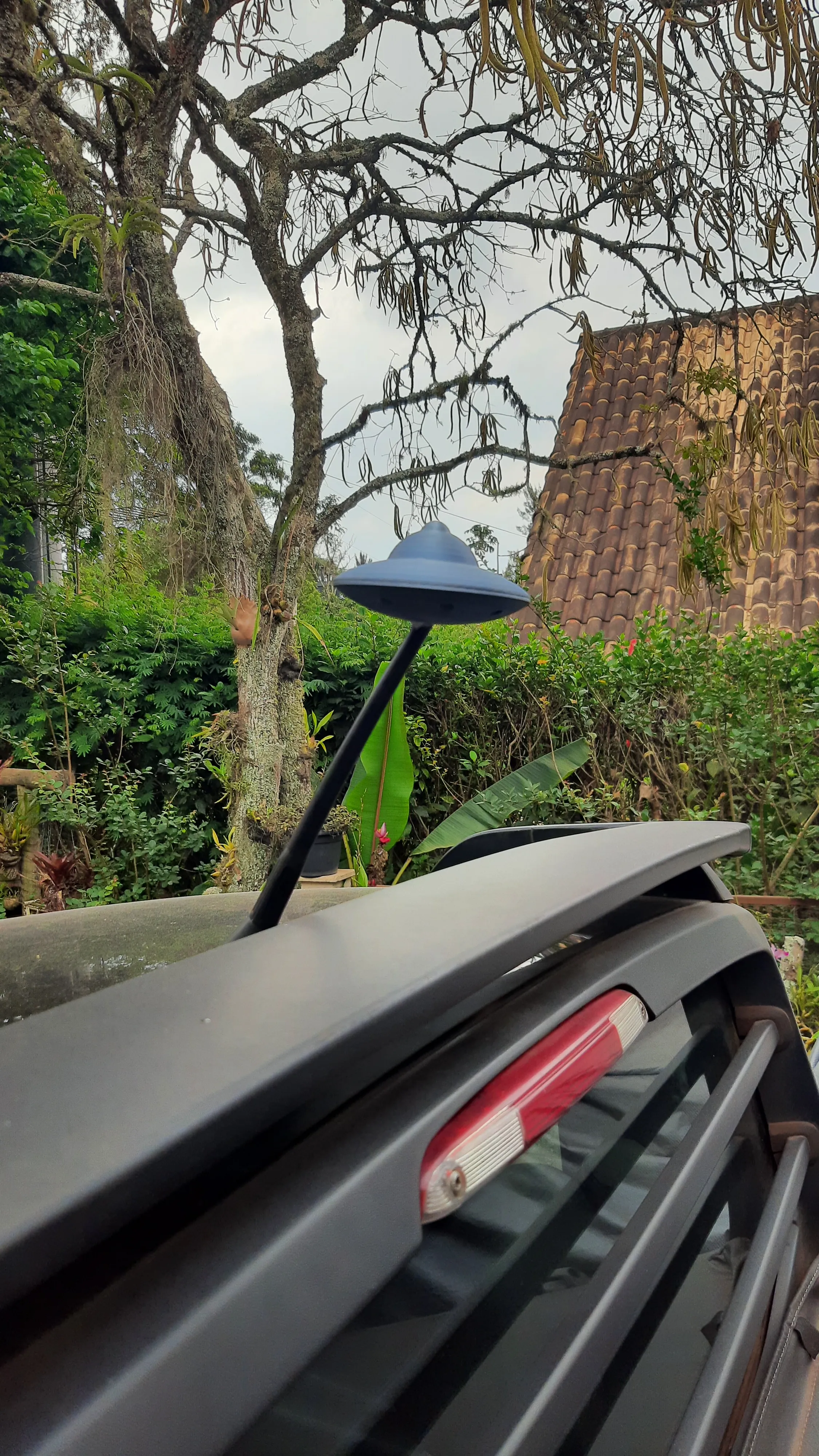 Flying saucer for your car antenna