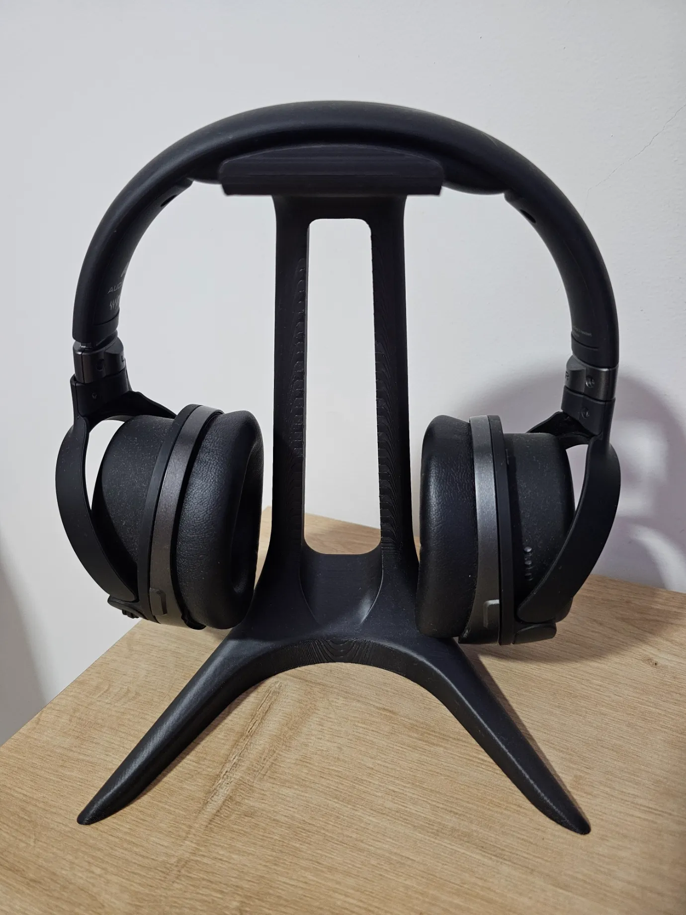 Headphone stand