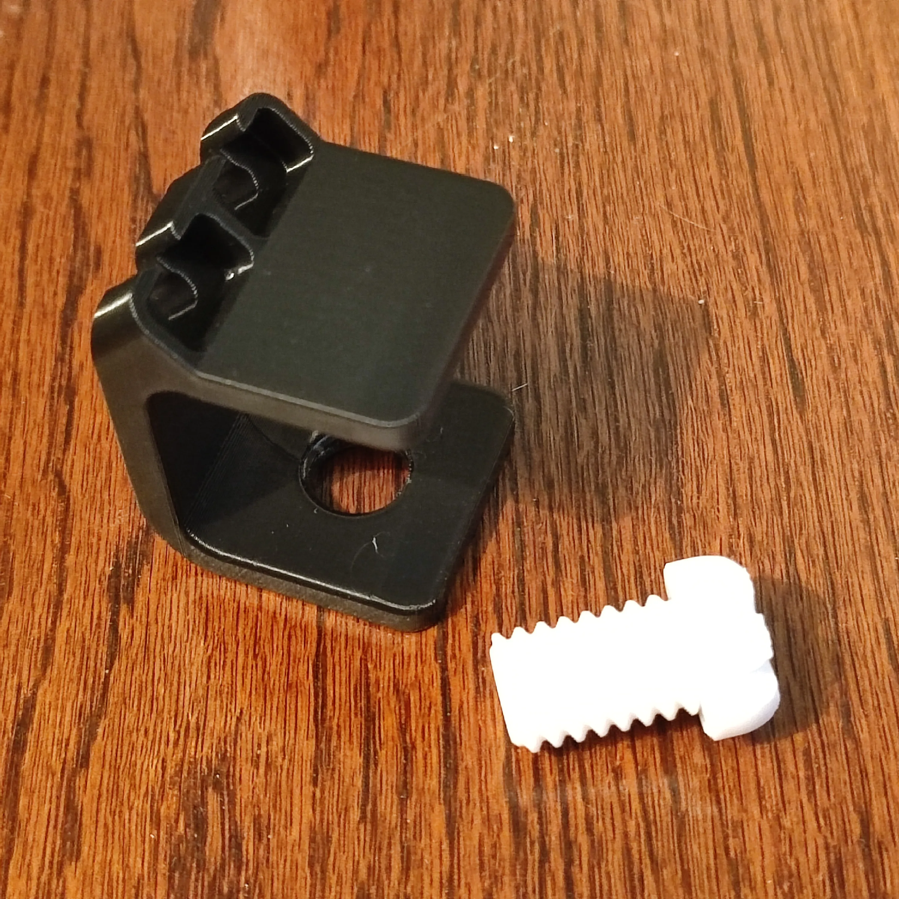 USBc Cable Holder - Screw Clamp