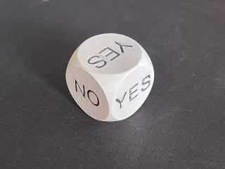 cube yes no dicce