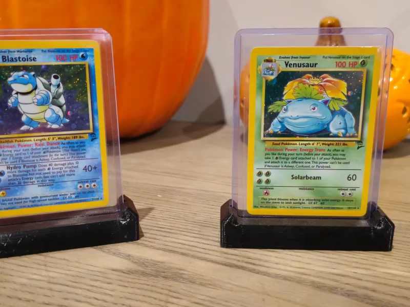 Toploader Card Stand