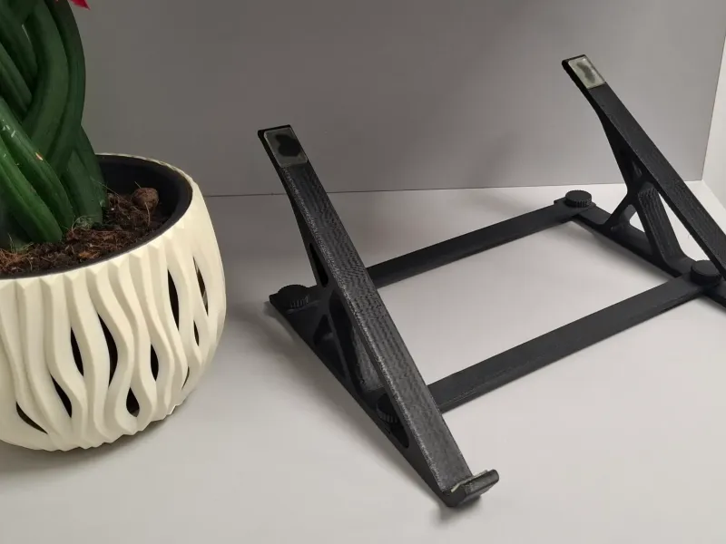 Laptop stand