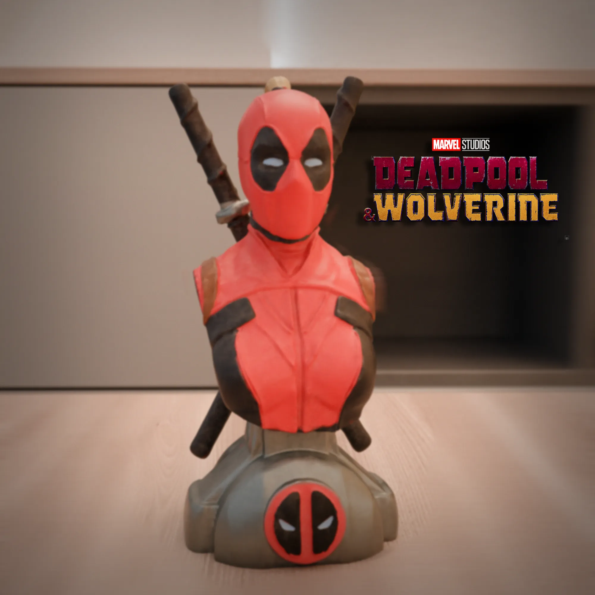 Bayan Deadpool büstü