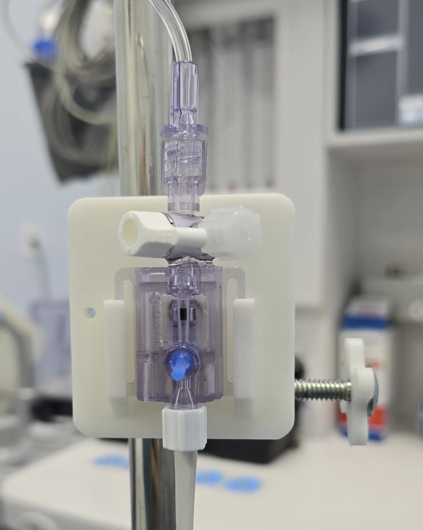 Pressure transducer holder for Edwards TruWave