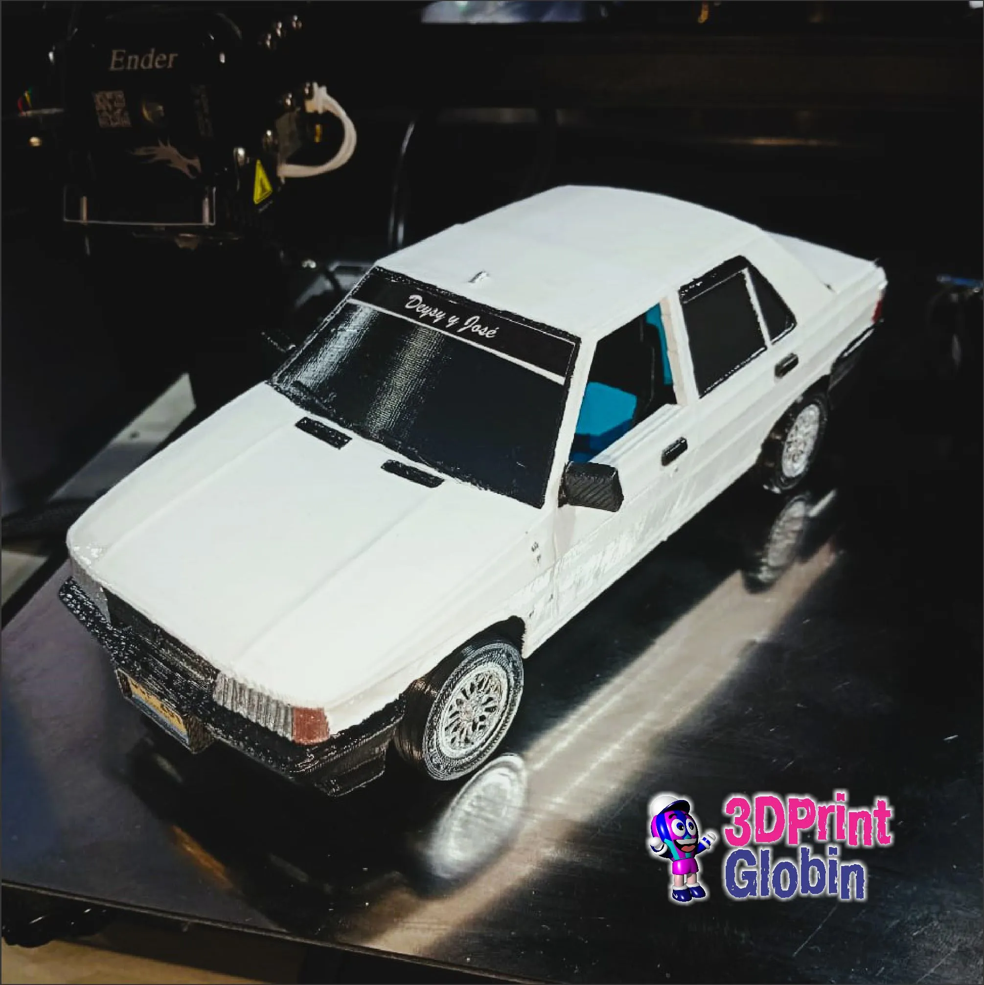 Renault 9 Super - Incluye Soporte de Pared